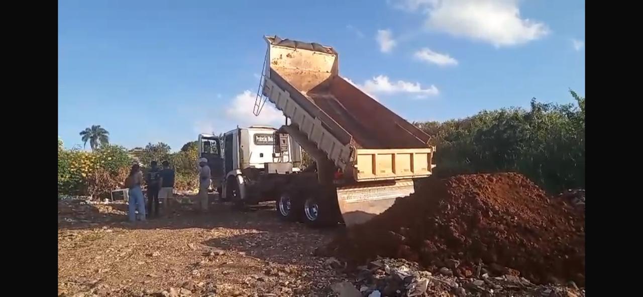 DF Legal multa e apreende caminhões no Guará por descarte irregular de resíduos