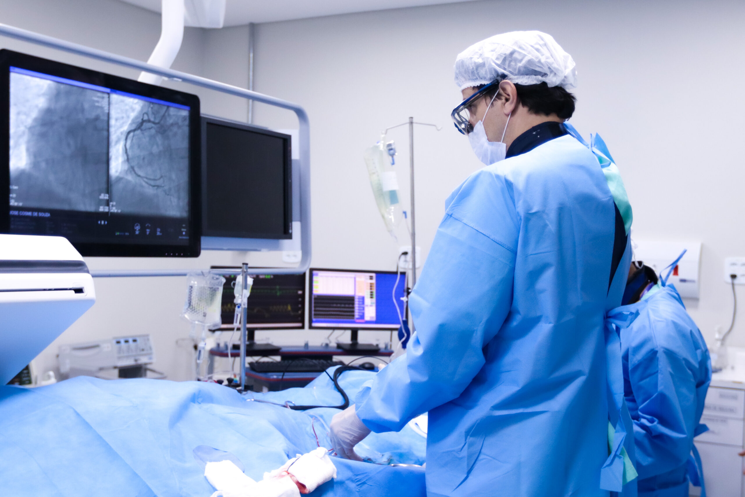 Ampliada oferta de tratamento menos invasivo para obstruções nas artérias do coração no Hospital de Base