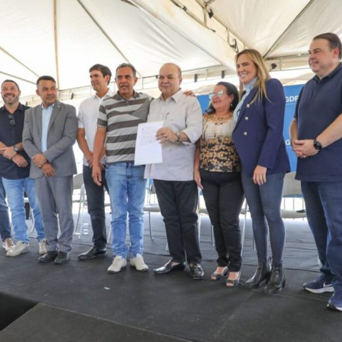 GDF lança carreta da regularização e entrega 500 escrituras a moradores
