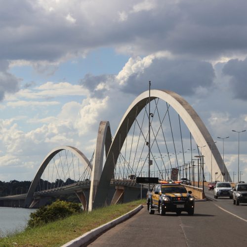 Domingo (4) tem intervenções de trânsito para corrida na orla da Ponte JK