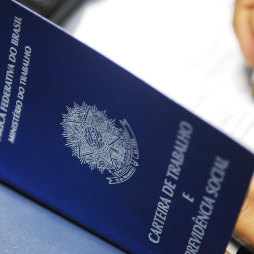 Agências do trabalhador têm vagas com salário de R$ 5 mil para pessoas com ensino médio e sem experiência