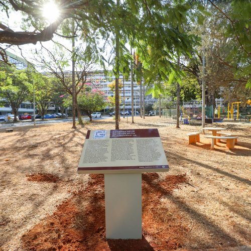SQS 106 recebe placas que destacam marcos históricos de Brasília e aproximam moradores da memória da capital