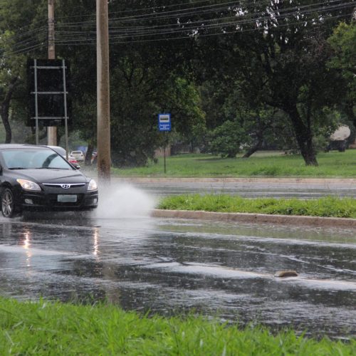 Chegada das chuvas no DF exige mais cuidado no trânsito; veja recomendações