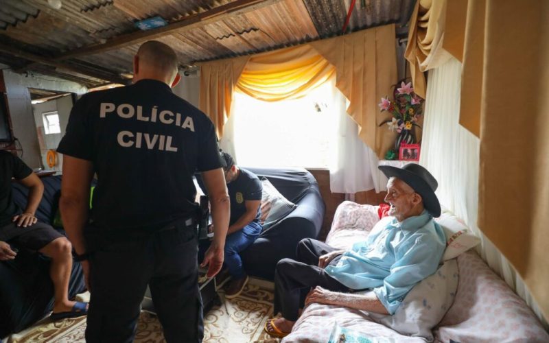 Homem com 105 anos é um dos 5 mil atendidos pelo serviço domiciliar de emissão de identidade no DF