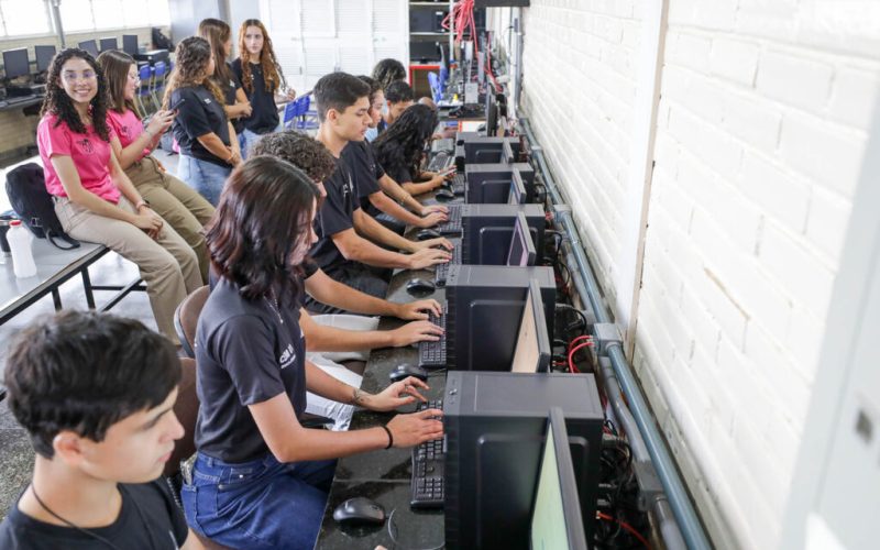 Rede pública do DF mobiliza escolas para garantir acesso dos alunos ao Enem 2025