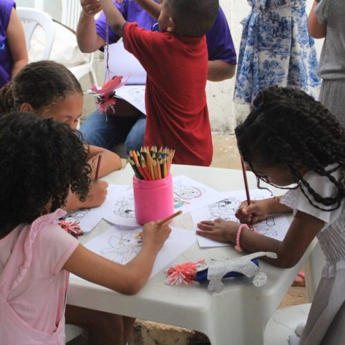 Desfile Kids reforça laços familiares e promove autoestima na Estrutural