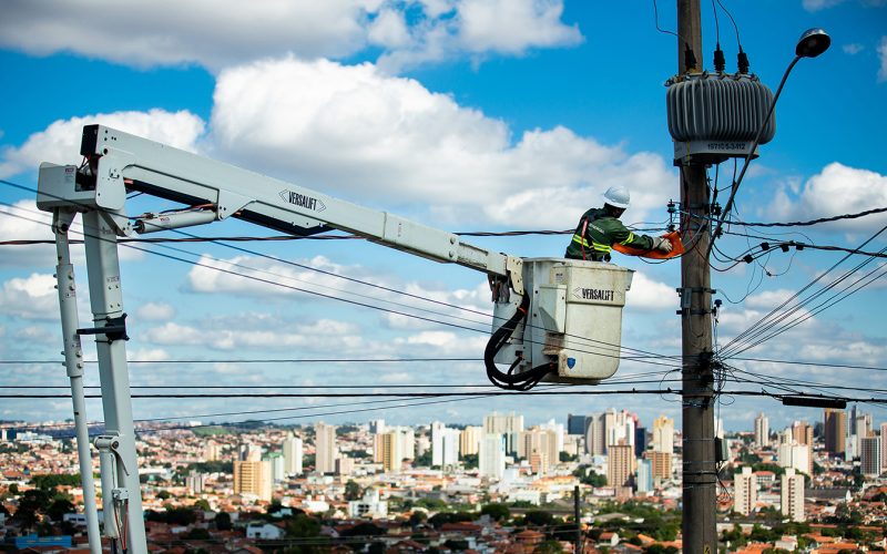 Áreas de quatro regiões terão o fornecimento de energia suspenso nesta terça (28) para serviços na rede