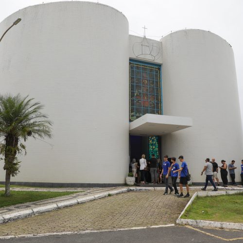 Governador sanciona lei que autoriza igrejas a usarem moeda social na regularização de terrenos