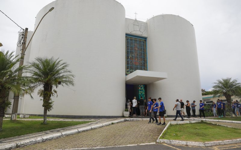 Governador sanciona lei que autoriza igrejas a usarem moeda social na regularização de terrenos