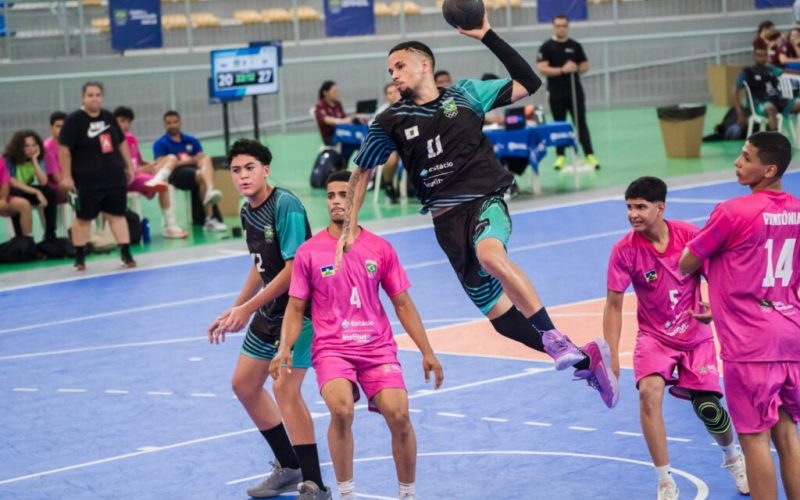Invictos no Jogos da Juventude, times de handebol do DF buscam vaga na 2ª divisão