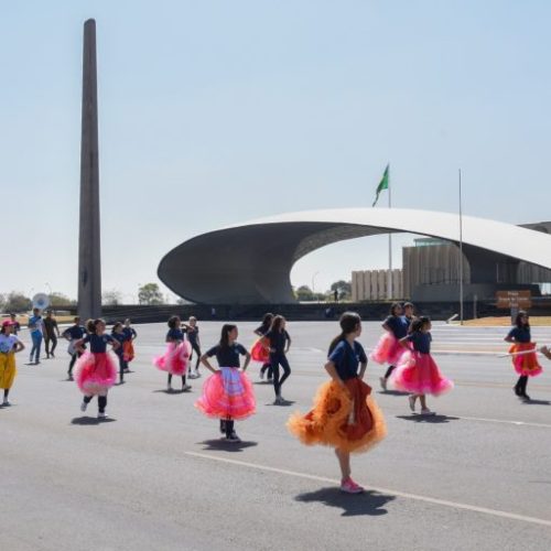 Estudantes participam de ensaio geral para o desfile de 7 de Setembro