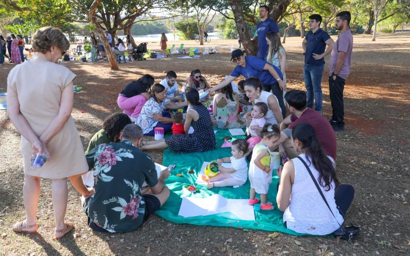 Festa da Família reúne crianças, pais e educadores do Berçário Buriti