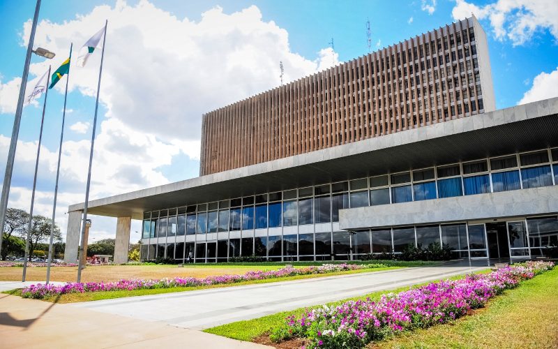 Diferença de contribuição previdenciária de servidores do GDF referente a 2020 será paga em 60 parcelas