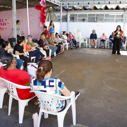 Profissionais orientam pacientes sobre o uso racional de medicamentos