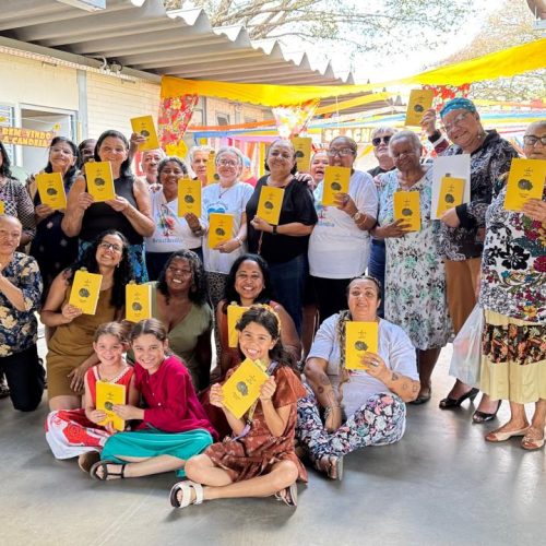 Sarau literário marca final da leitura do livro “A Cabeça do Santo” por idosos de Brazlândia
