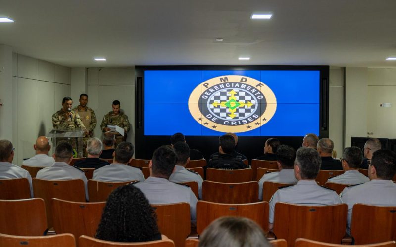 II Curso de Gerenciamento de Crises 2026 forma 13 oficiais