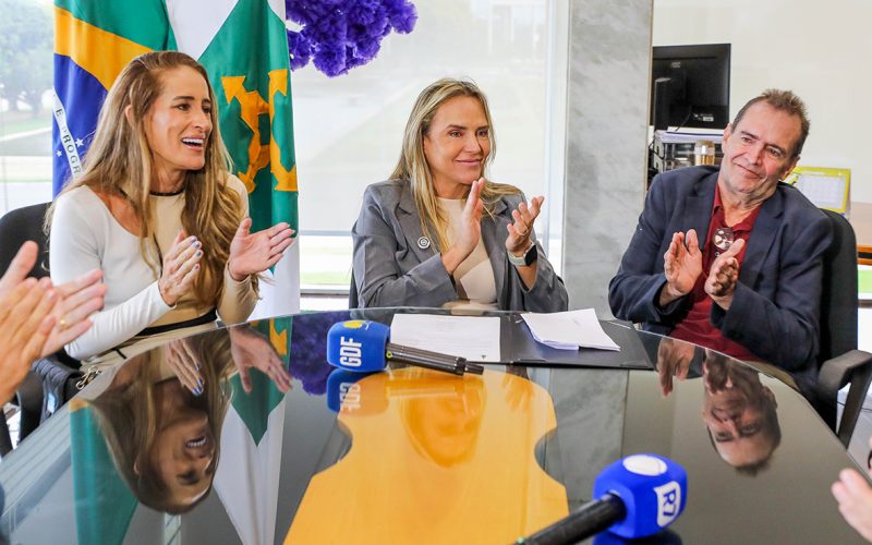 Celina Leão assina projeto para implantar Centro de Reabilitação Neuromotora com exoesqueletos inteligentes