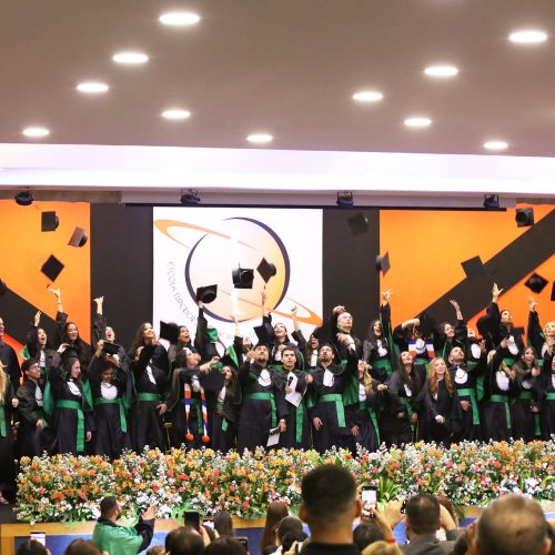 Escola Superior de Ciências da Saúde celebra formaturas de medicina e enfermagem