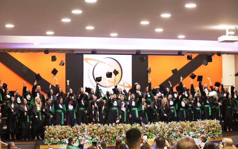 Escola Superior de Ciências da Saúde celebra formaturas de medicina e enfermagem
