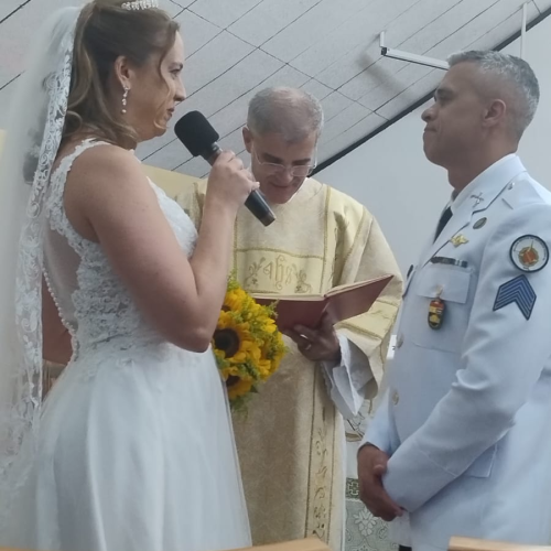 Catedral Militar Rainha da Paz celebra casamento comunitário