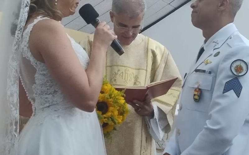 Catedral Militar Rainha da Paz celebra casamento comunitário