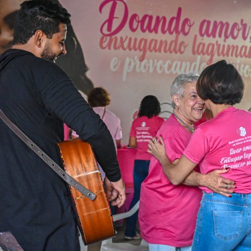Voluntárias se reúnem no Hospital de Base e compartilham histórias de luta contra o câncer