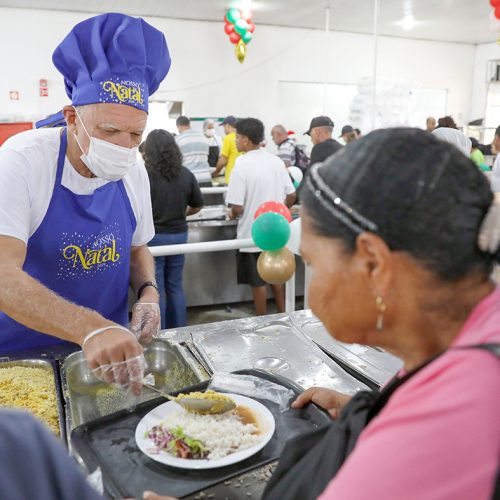 Restaurante Comunitário de Ceilândia tem clima natalino em celebração especial para famílias da cidade
