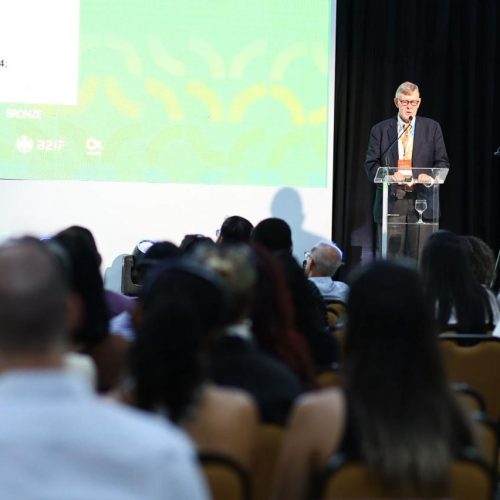 Durante congresso em Brasília, infectologista norte-americano reforça importância da desinfecção do ambiente hospitalar