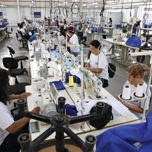 Costurando sonhos: Fábrica Social formou mais de 3,1 mil pessoas desde 2019