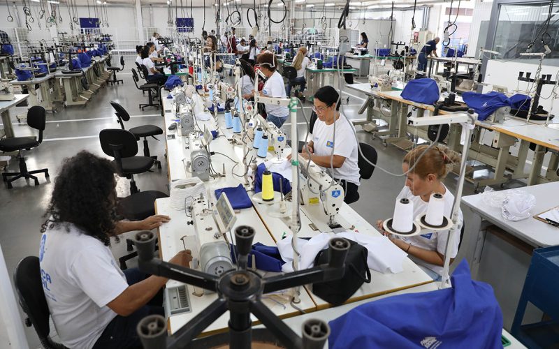 Costurando sonhos: Fábrica Social formou mais de 3,1 mil pessoas desde 2019