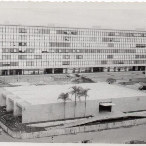 Arquivo Público do DF recebe acervo fotográfico inédito do arquiteto Stellio Seabra, autor do Jardim de Infância da 308 Sul