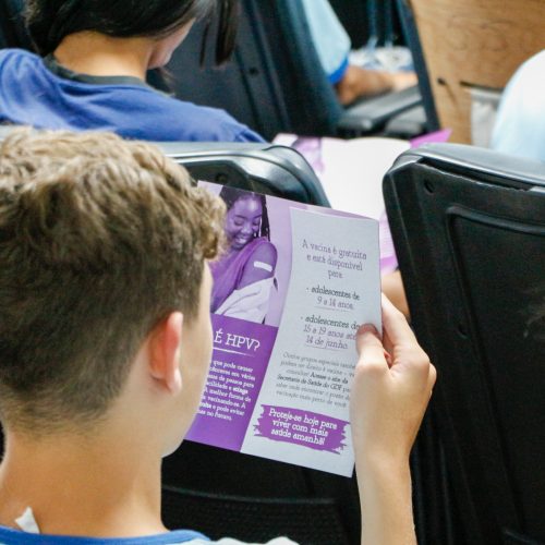Alunos do CEF 101 participam de palestra sobre vacinação contra o HPV