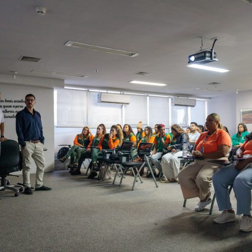 SLU capacita equipes que atuam na orientação sobre resíduos no DF