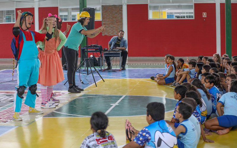 Estudantes de Ceilândia aprendem sobre segurança e cidadania no trânsito em ação educativa do Detran-DF