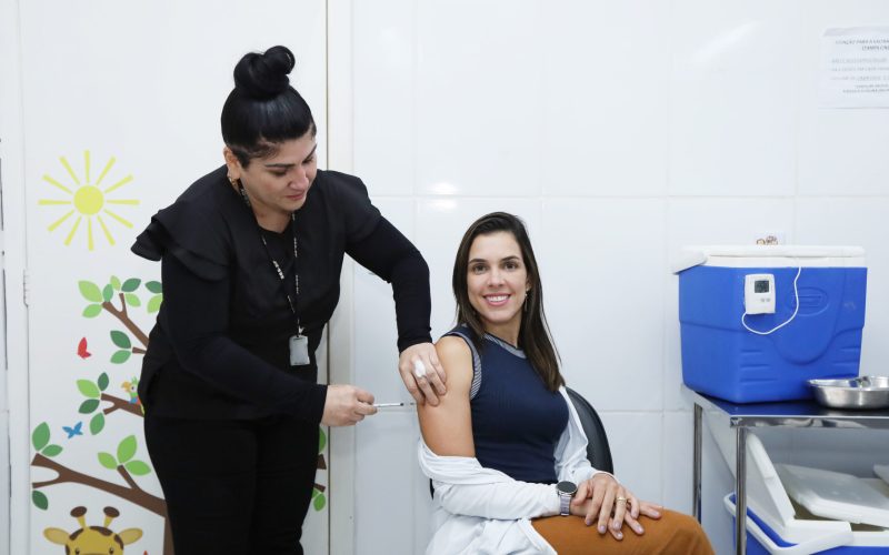 GDF inicia vacinação contra dengue para profissionais de saúde que atuam em linha de frente