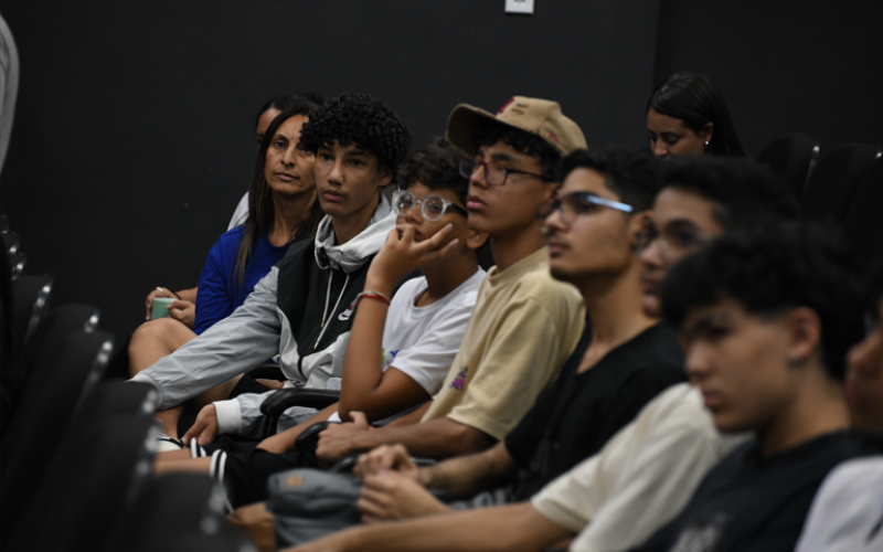 CEUs das Artes e Praças dos Direitos oferecem aulões preparatórios para o Enem