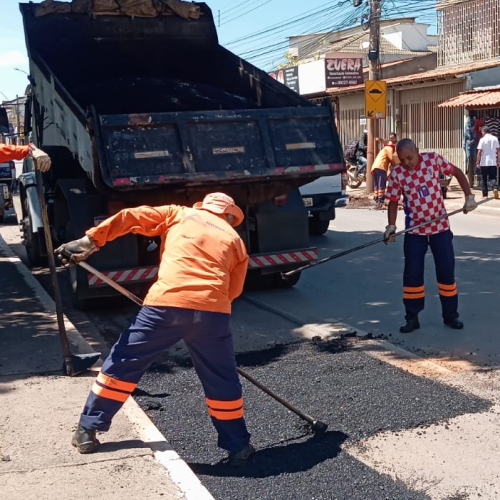 Força-tarefa aplica 25 toneladas de asfalto e remove 64 toneladas de entulho em Ceilândia