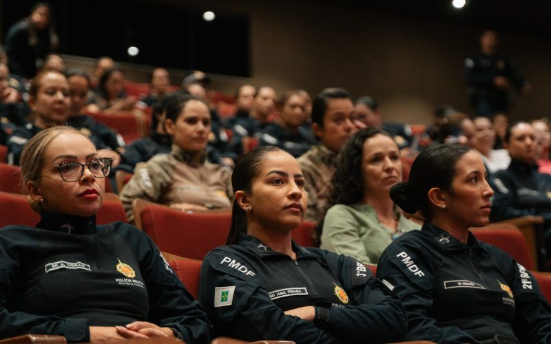 Ciclo de palestras debate saúde da mulher em alusão ao Outubro Rosa